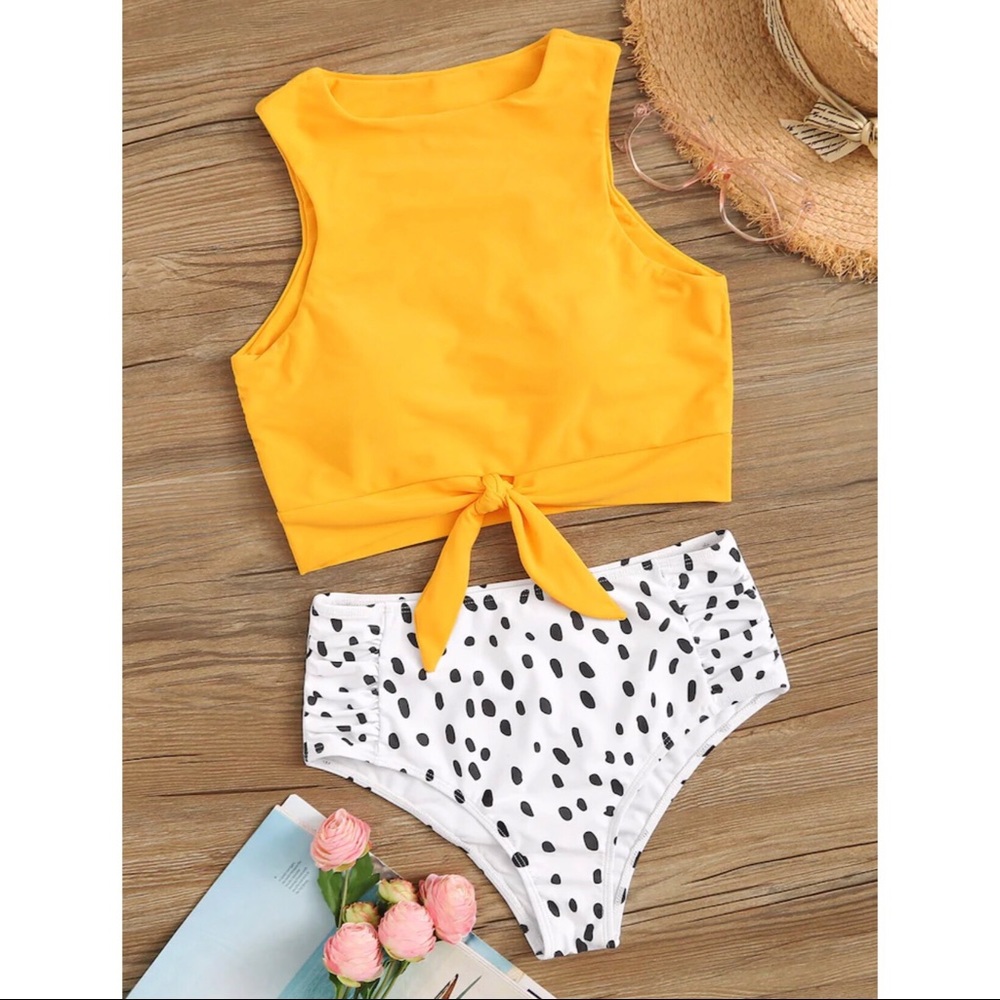CUTE KNOT TOP & DOT PRINT BOTTOM BIKINI 🌻